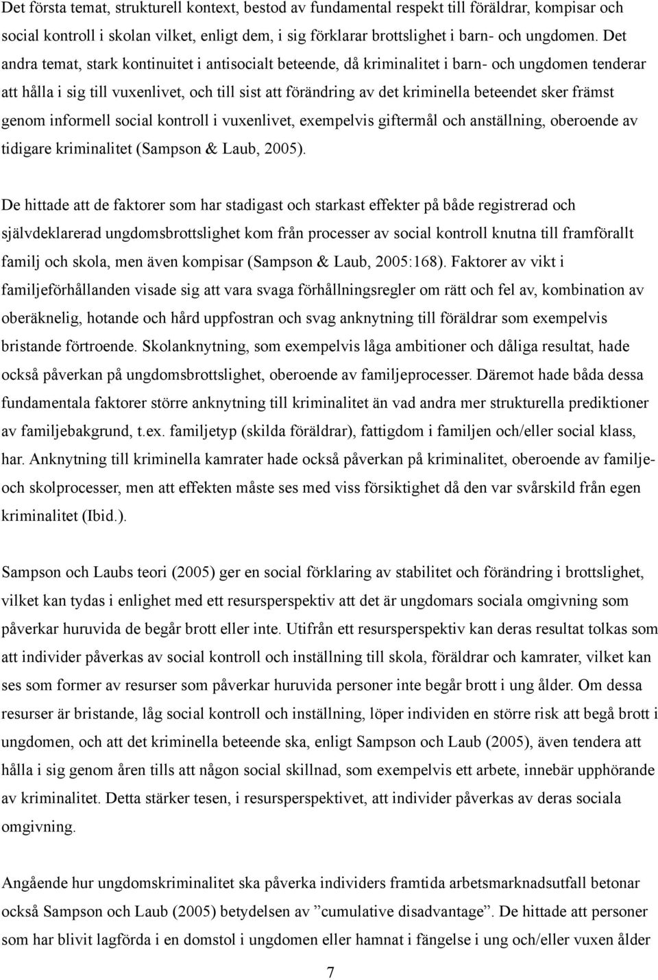 främst genom informell social kontroll i vuxenlivet, exempelvis giftermål och anställning, oberoende av tidigare kriminalitet (Sampson & Laub, 2005).