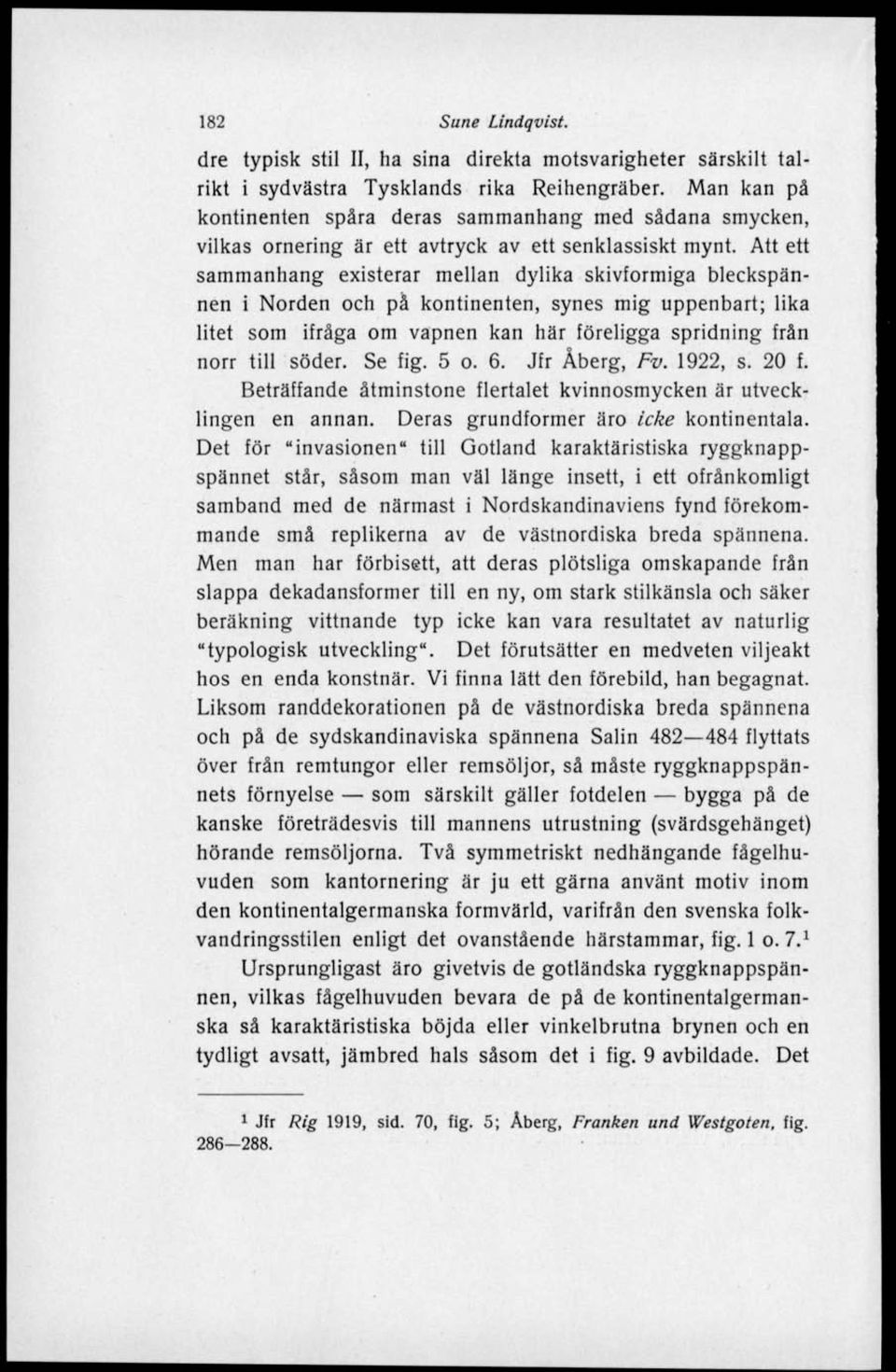 Att ett sammanhang existerar mellan dylika skivformiga bleckspännen i Norden och pä kontinenten, synes mig uppenbart; lika litet som ifråga om vapnen kan här föreligga spridning från norr till söder.