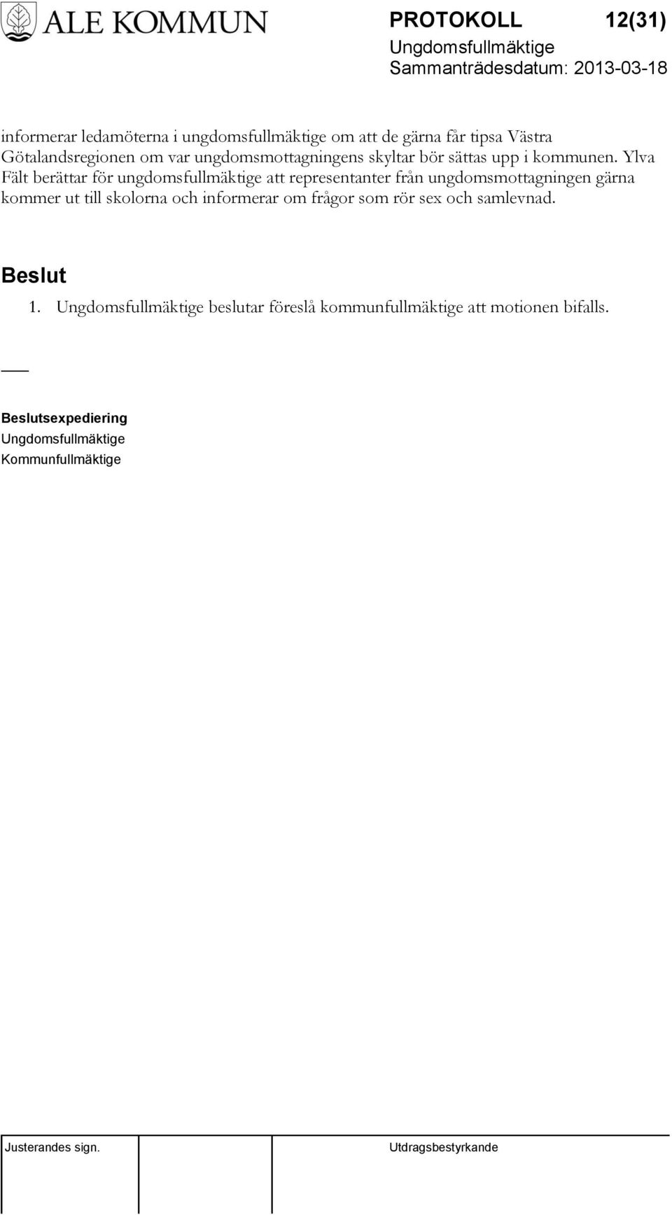 Ylva Fält berättar för ungdomsfullmäktige att representanter från ungdomsmottagningen gärna kommer ut till