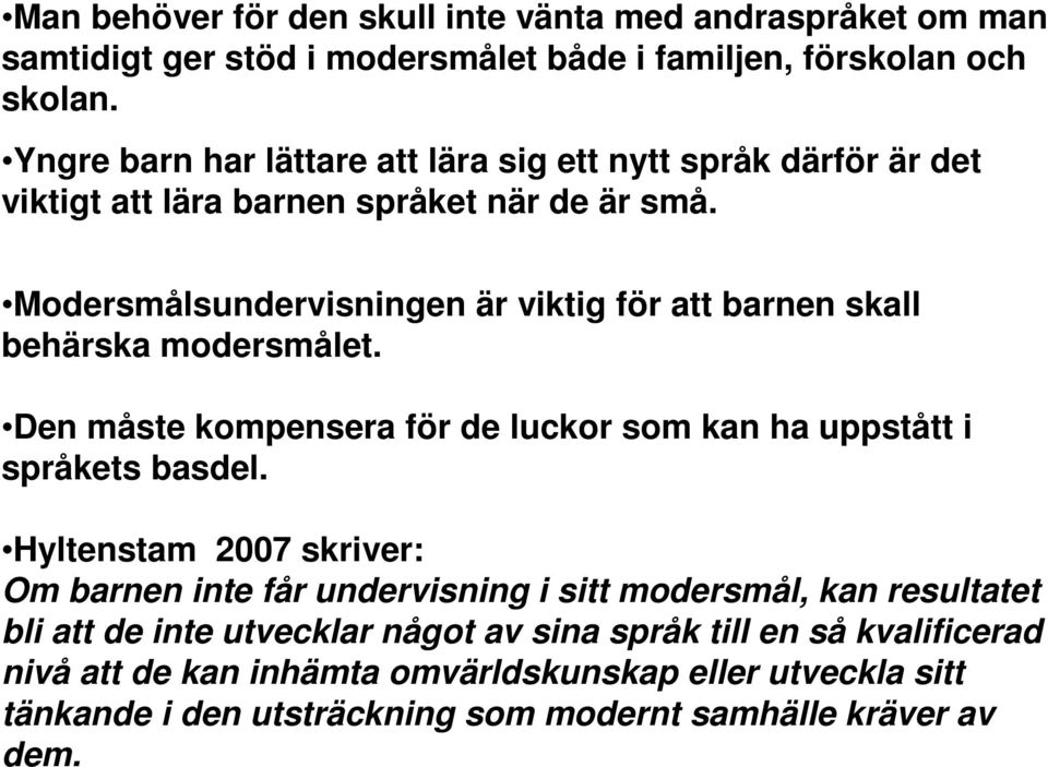 Modersmålsundervisningen är viktig för att barnen skall behärska modersmålet. Den måste kompensera för de luckor som kan ha uppstått i språkets basdel.