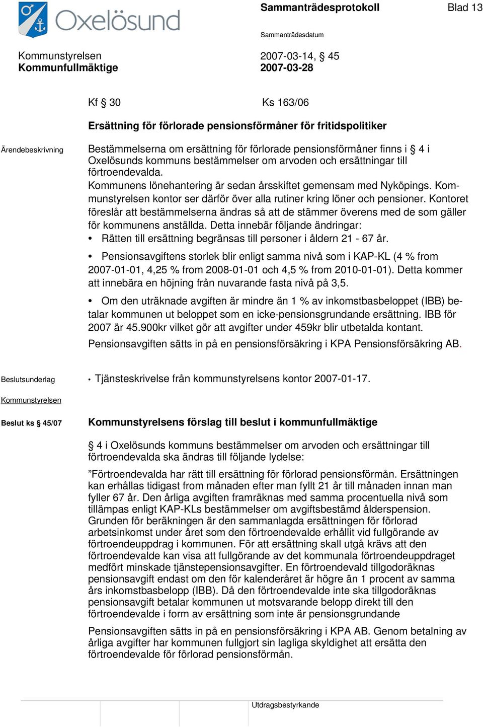 kontor ser därför över alla rutiner kring löner och pensioner. Kontoret föreslår att bestämmelserna ändras så att de stämmer överens med de som gäller för kommunens anställda.