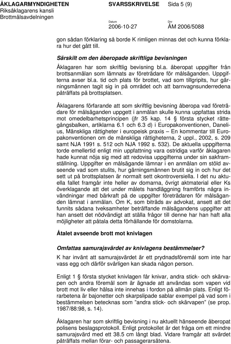 Åklagarens förfarande att som skriftlig bevisning åberopa vad företrädare för målsäganden uppgett i anmälan skulle kunna uppfattas strida mot omedelbarhetsprincipen (jfr 35 kap.