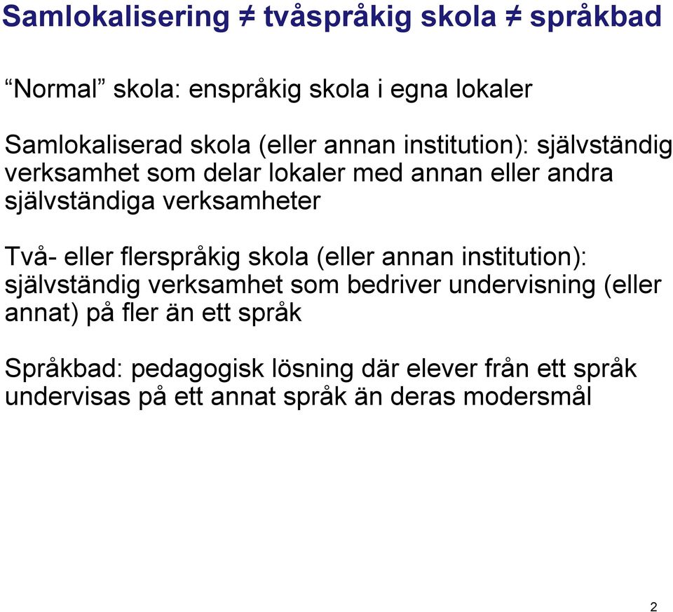 eller flerspråkig skola (eller annan institution): självständig verksamhet som bedriver undervisning (eller annat) på