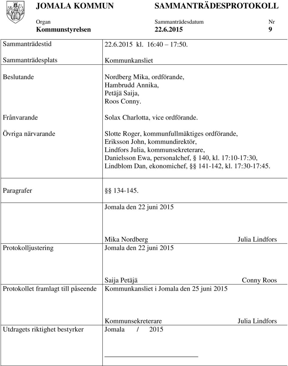 Slotte Roger, kommunfullmäktiges ordförande, Eriksson John, kommundirektör, Lindfors Julia, kommunsekreterare, Danielsson Ewa, personalchef, 140, kl.