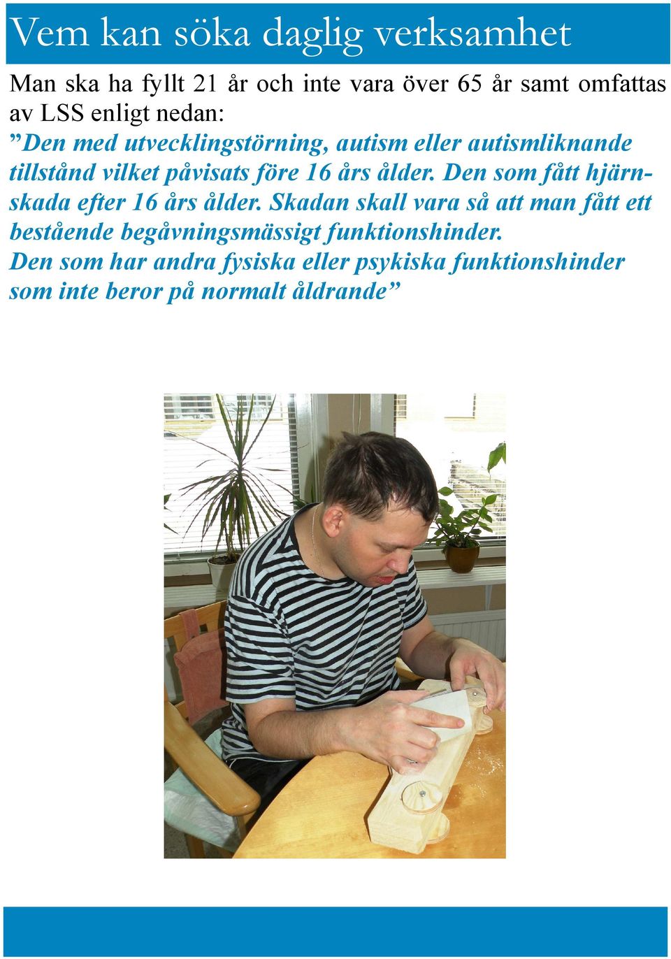 Den som fått hjärnskada efter 16 års ålder.