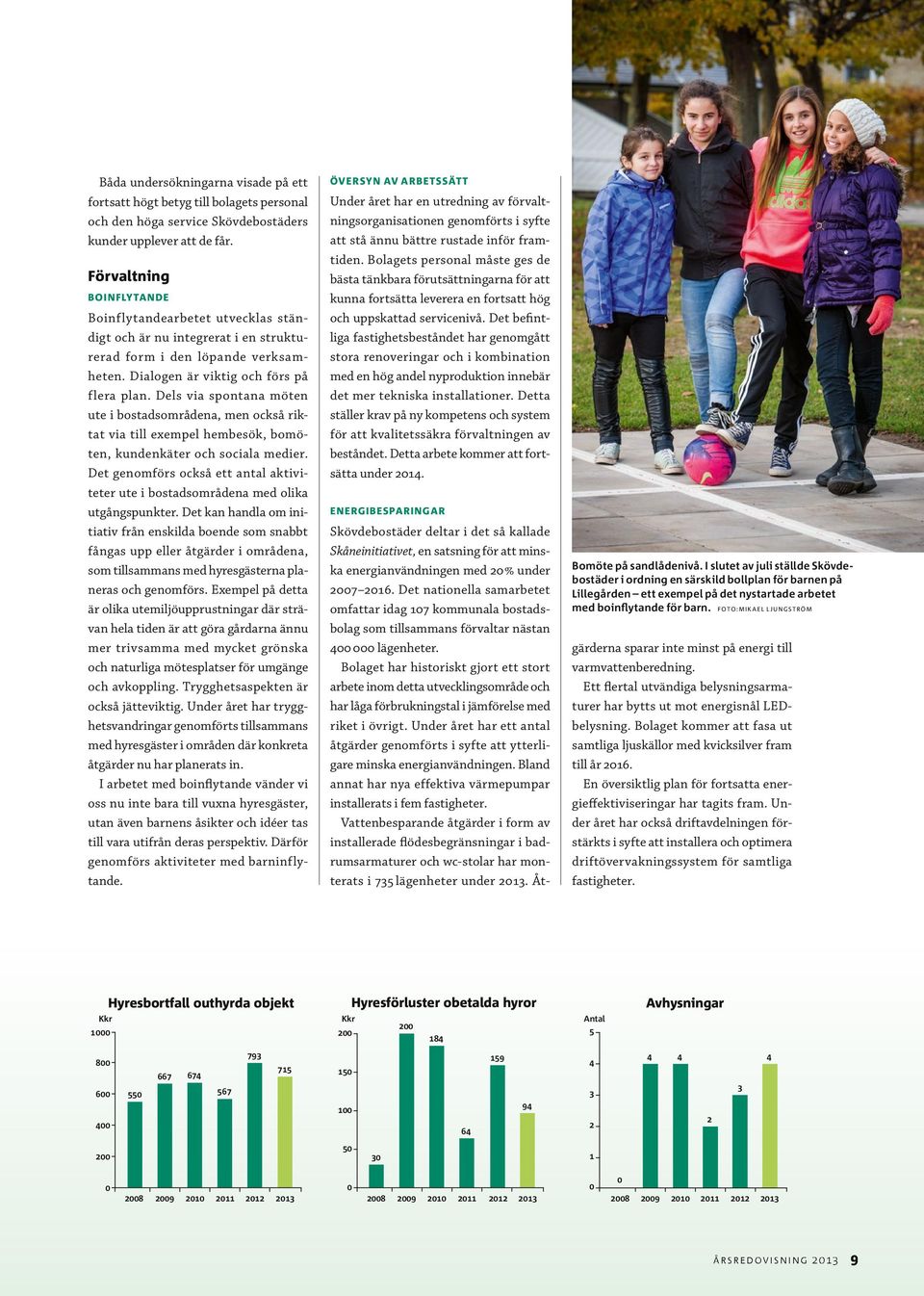 Dels via spontana möten ute i bostadsområdena, men också riktat via till exempel hembesök, bomöten, kundenkäter och sociala medier.