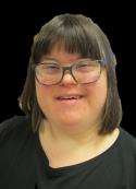 Kloka ord Karin har blivit utvald att hjälpa till på årets Nobelfest. Förberedelse inför Nobelprisutdelningen i Konserthuset i Stockholm. Karin får öppna bildörren för en Nobelpristagare.