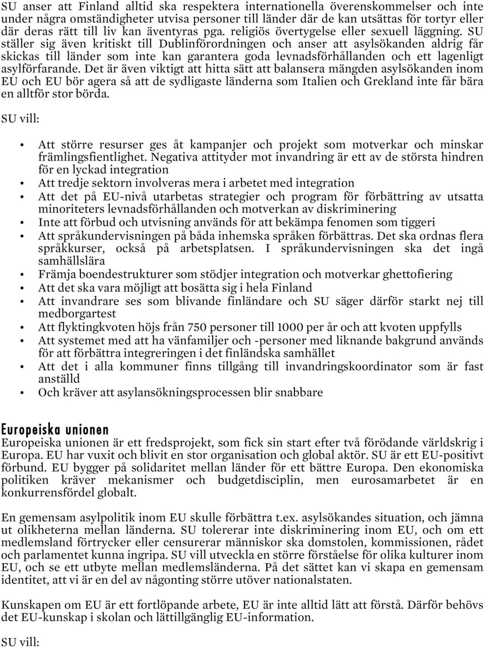 SU ställer sig även kritiskt till Dublinförordningen och anser att asylsökanden aldrig får skickas till länder som inte kan garantera goda levnadsförhållanden och ett lagenligt asylförfarande.