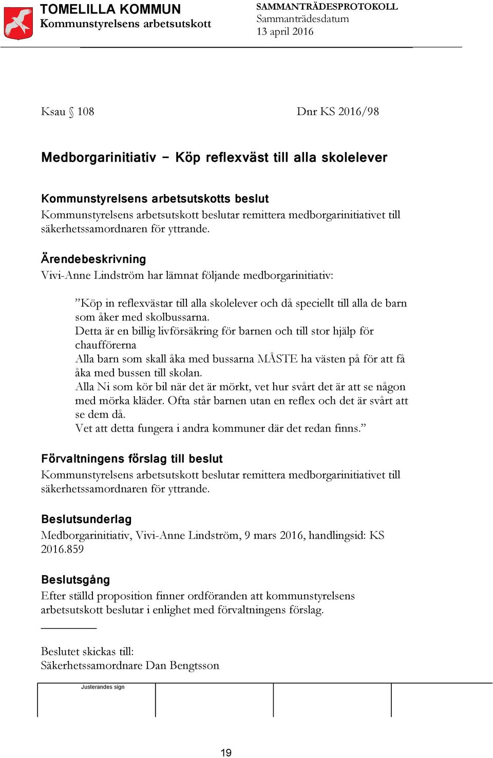 Detta är en billig livförsäkring för barnen och till stor hjälp för chaufförerna Alla barn som skall åka med bussarna MÅSTE ha västen på för att få åka med bussen till skolan.
