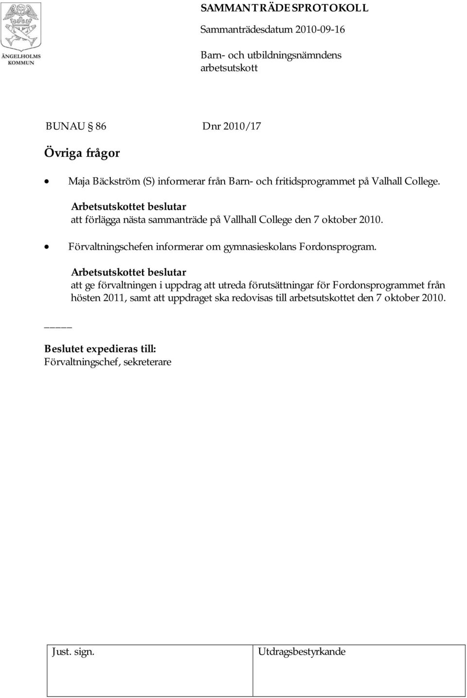 Förvaltningschefen informerar om gymnasieskolans Fordonsprogram.