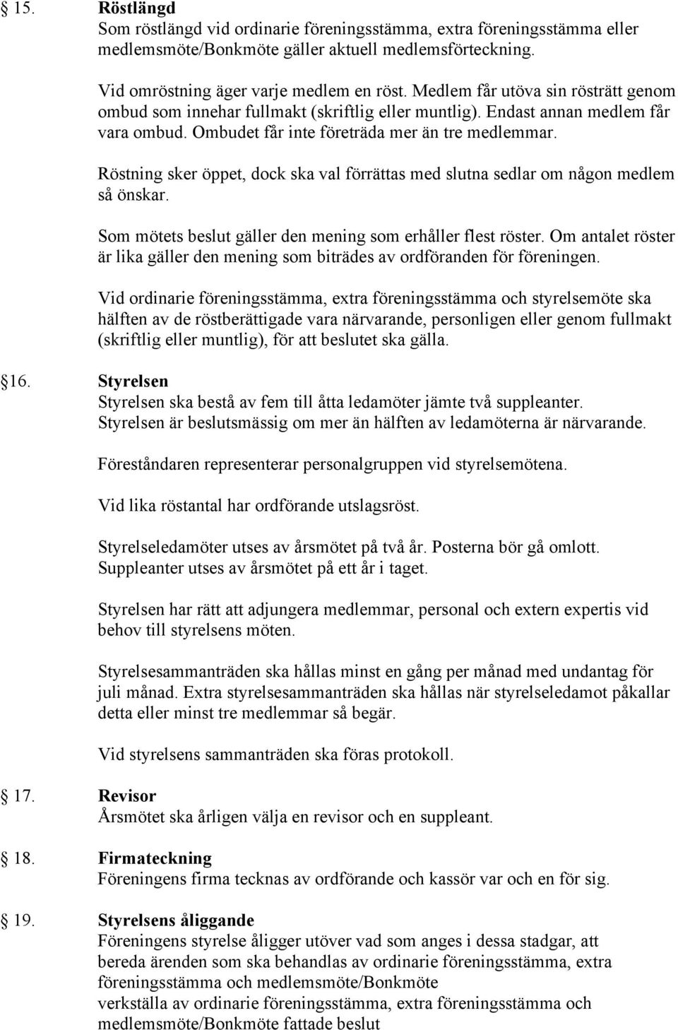 Röstning sker öppet, dock ska val förrättas med slutna sedlar om någon medlem så önskar. Som mötets beslut gäller den mening som erhåller flest röster.