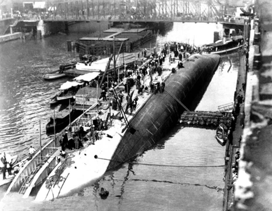 SS Eastland 3 år efter Titanic Krav på livbåtar, som eftermonterades Topptung Restriktioner kring hur