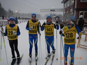 Att träna skidor med DGoIF 2016-2017 Välkommen att träna och lära dig åka skidor med Domnarvets GoIF. Vi har träningar för alla ungdomar från 6 år och äldre, oftast i markerna kring Bergebo.