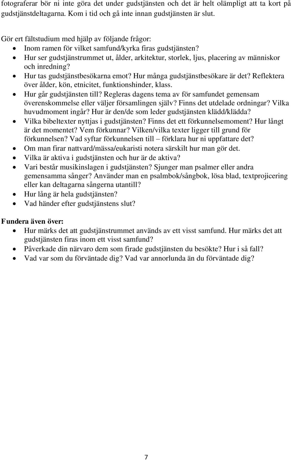 Hur ser gudstjänstrummet ut, ålder, arkitektur, storlek, ljus, placering av människor och inredning? Hur tas gudstjänstbesökarna emot? Hur många gudstjänstbesökare är det?