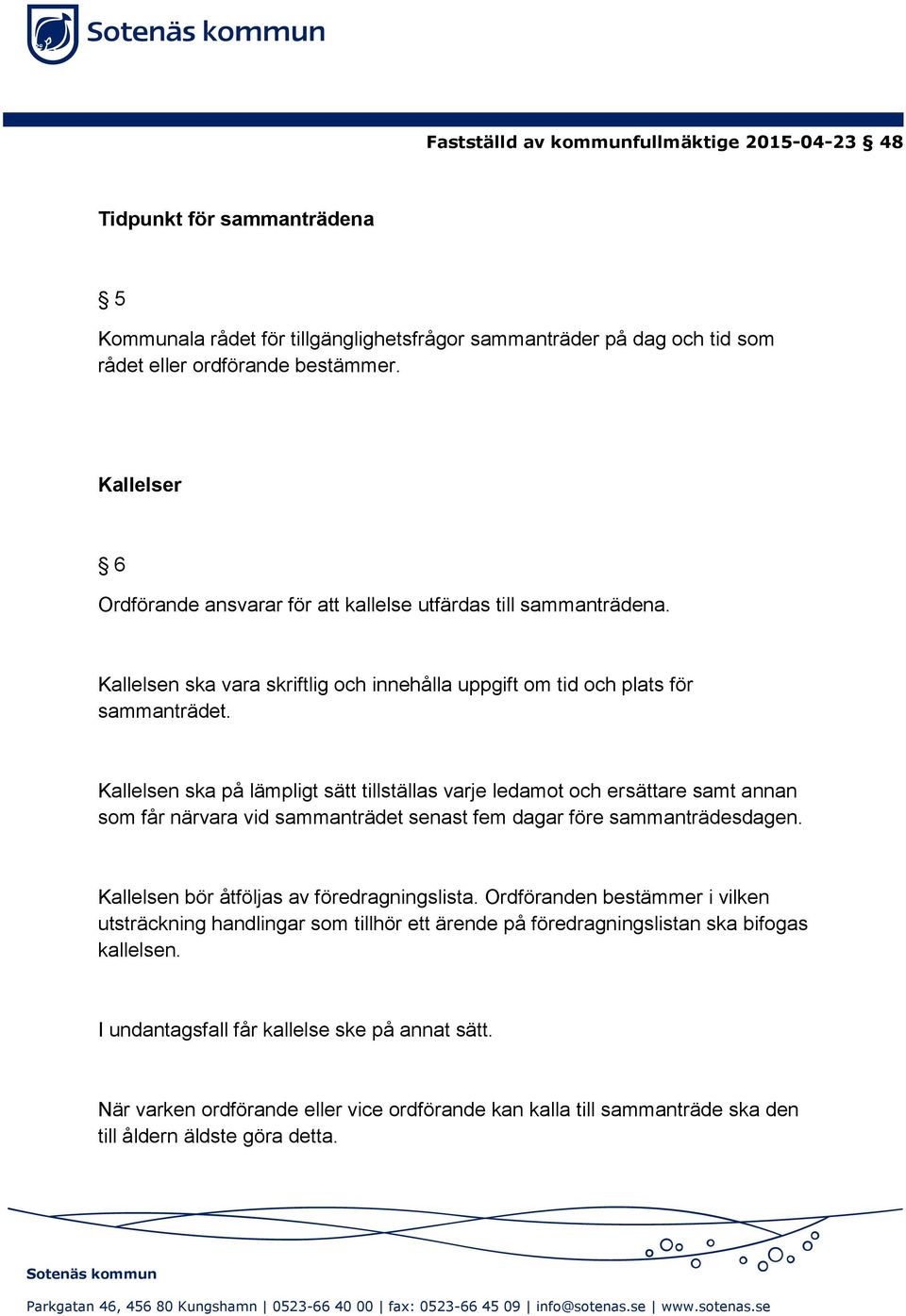 Kallelsen ska på lämpligt sätt tillställas varje ledamot och ersättare samt annan som får närvara vid sammanträdet senast fem dagar före sammanträdesdagen.