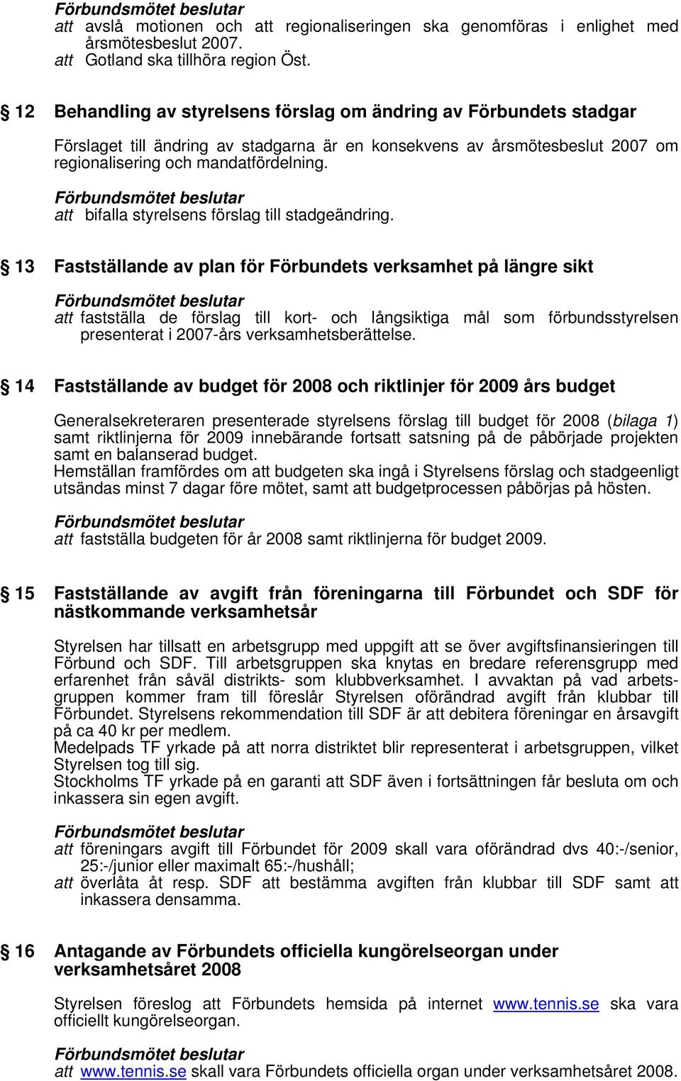 att bifalla styrelsens förslag till stadgeändring.