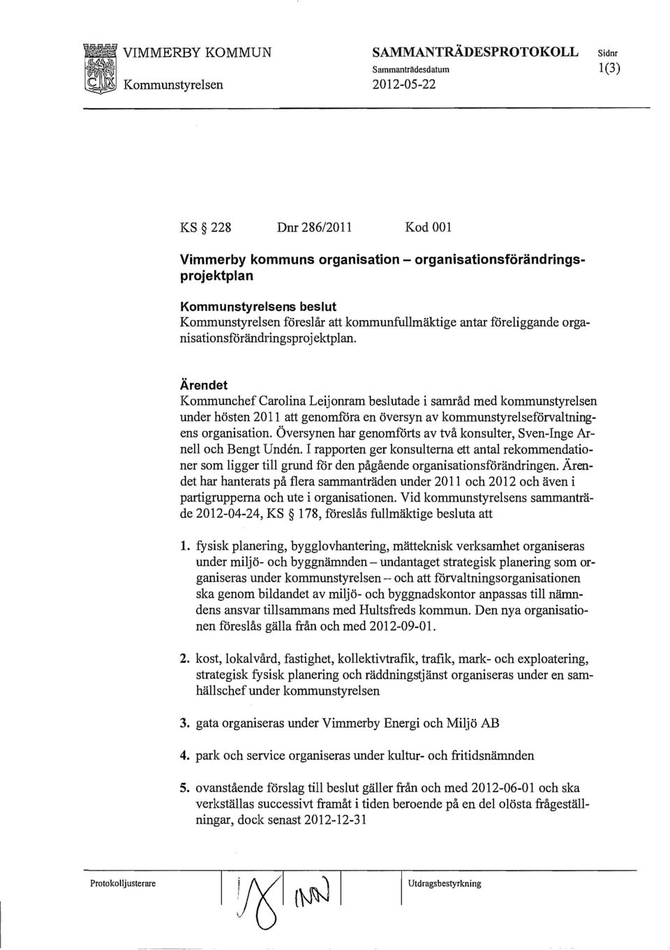 Kommunchef Carolina Leijomam beslutade i samråd med kommunstyrelsen under hösten 2011 att genomföra en översyn av kommunstyrelseförvaltningens organisation.