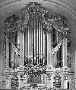 När posten som kantor i Thomaskyrkan i Leipzig hade varit vakant i ett halvår, sökte Bach den mycket prestigefyllda tjänsten. Provkonserten ägde rum den 7 februari 1723.