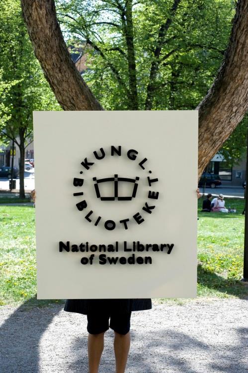 KB Sveriges nationalbibliotek Humanistiskt och samhällsvetenskapligt forskningsbibliotek Statlig myndighet Viss samordnande roll inom svenskt biblioteksväsende Administrerar och utvecklar den