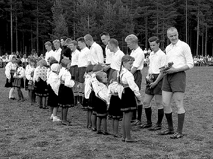 Djurgården på dalainternat. Text från tidningsreferat. 3/7-1960. Foto: Mora Bygdearkiv. Wille Persson. Färnäs (DD).