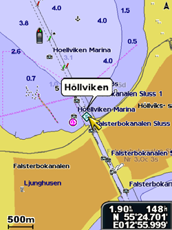 Använda sjökort Visa ytterligare objektinformation Använd kartpekaren ( ) för att visa information om kartobjekt, waypoints och sjökort på kartan.