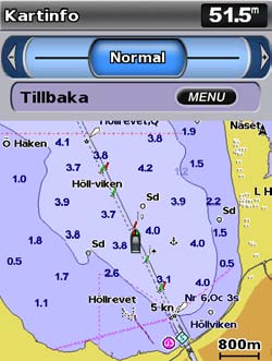 Vindriktningsindikator Tryck navigationsknappen åt vänster för att sänka detaljnivån på kartan. Tryck navigationsknappen åt höger för att höja detaljnivån på kartan.