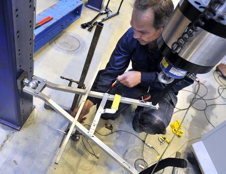 Bilaga 1 - Testfaktas test av cykelhållare Fem av åtta cykelhållare klarar inte kraven Av: Adolfo Diaz Publicerat: 25 juli 2009 Fem av åtta cykelhållare för bil klarar inte kraven som branschen själv