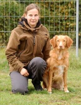 Kristin Svee Agildes More Action Less Sweet - "Moira" (nova scotia duck tolling retriever) Tävlar för klubb: Botkyrka BK Tävlar i klass: Klass 3 Favoritmoment: Mina och Moiras favoritmoment varierar