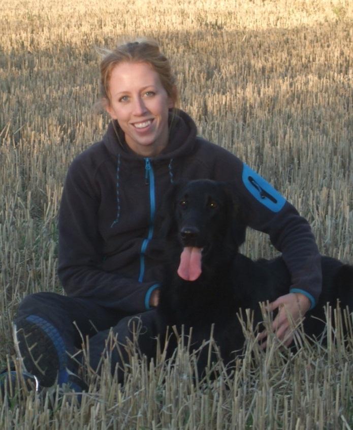 Sanna Karlsson Flatterhaft Upp Och Ner - Yaris (flatcoated retriever) Tävlar för klubb: Nybro Hundungdom Tävlar i klass: Elitklass (Yaris blev lydnadschampion 14 oktober 2012!). Favoritmoment: Inkallning och rutan.