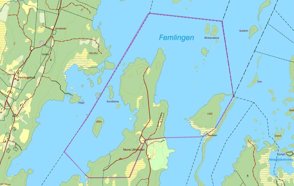 Fiskdamm, växthus och jaktstuga där många jaktskrönor har berättats efter lyckade jakter.