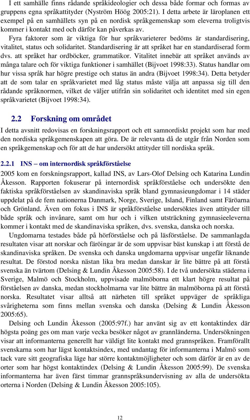 Fyra faktorer som är viktiga för hur språkvarieterer bedöms är standardisering, vitalitet, status och solidaritet. Standardisering är att språket har en standardiserad form dvs.