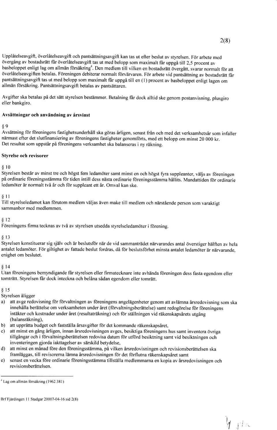 Den medlem till vilken en bostadsriitt <ivergitt, svarar normalt ftir att 6verlStelseavgiften betalas. Fdreningen debiterar normalt fiirviirvaren.