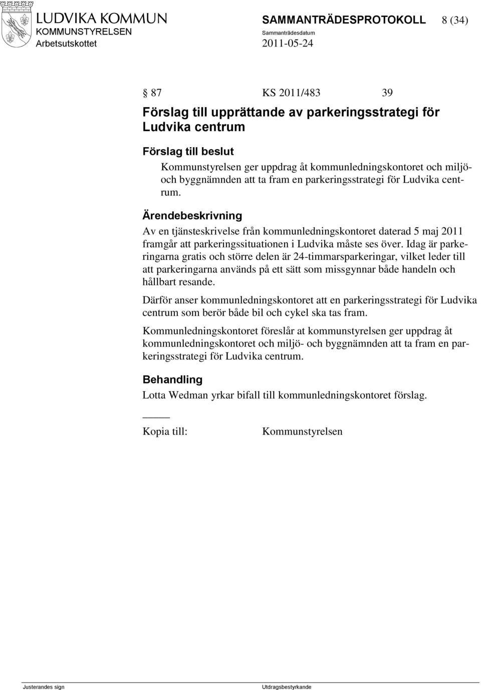 Idag är parkeringarna gratis och större delen är 24-timmarsparkeringar, vilket leder till att parkeringarna används på ett sätt som missgynnar både handeln och hållbart resande.