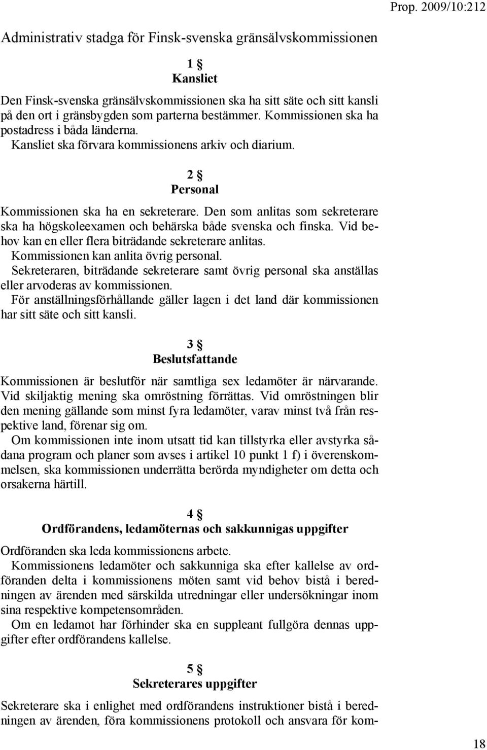 Den som anlitas som sekreterare ska ha högskoleexamen och behärska både svenska och finska. Vid behov kan en eller flera biträdande sekreterare anlitas. Kommissionen kan anlita övrig personal.