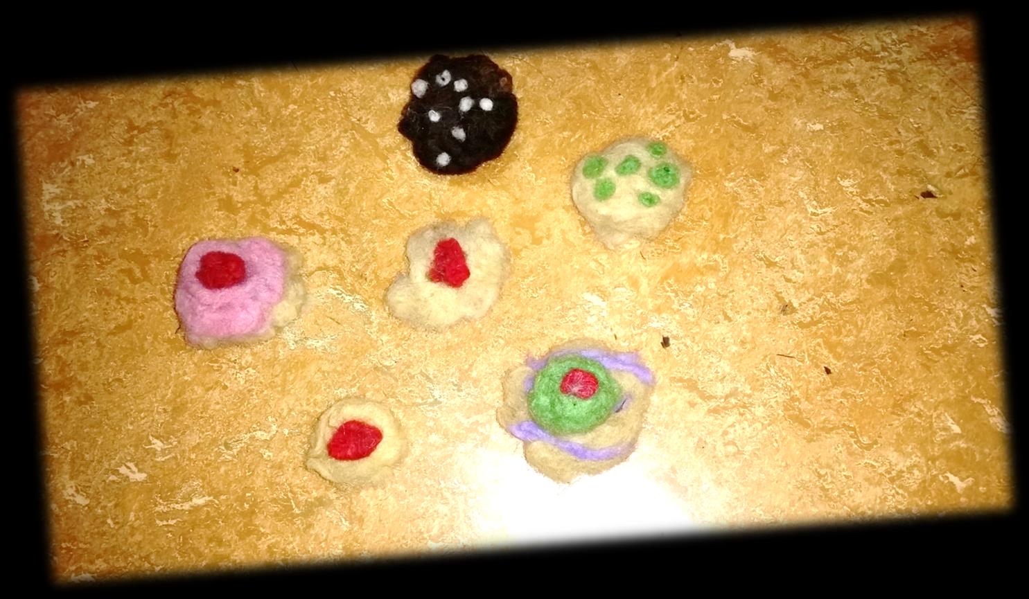 Vi fortsätter med papier mache ballongerna denna vecka. Gör klart! Fönsterfärgen har kommit så ni kan även hålla på med det mån, tis och onsdag.