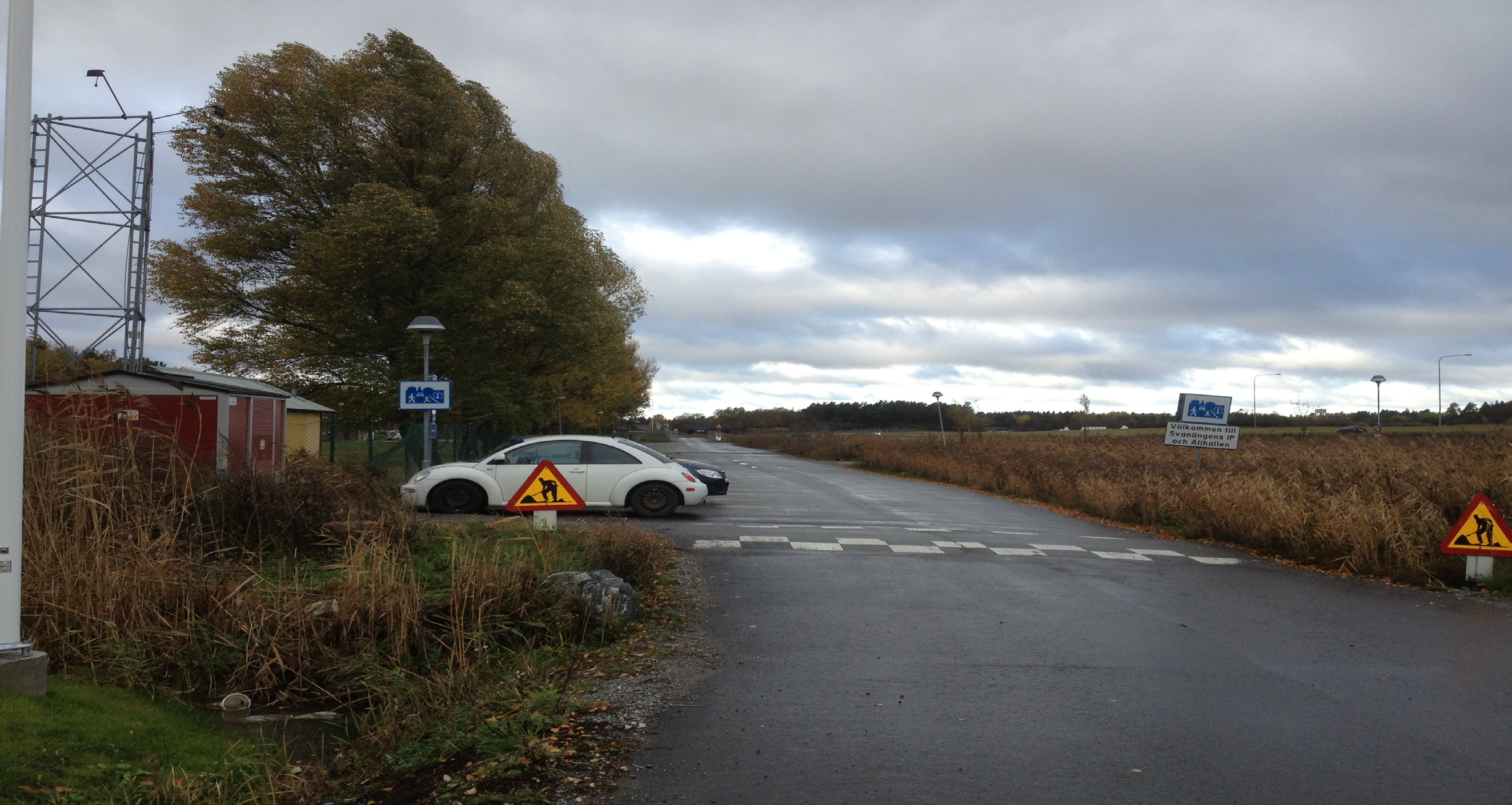 Utformning av verksamheter längs Stenhamravägen Mot Stenhamravägen och åkerlandskapet är det viktigt att bebyggelsen får ett enhetligt och ordnat intryck för att skapa minsta möjliga påverkan på