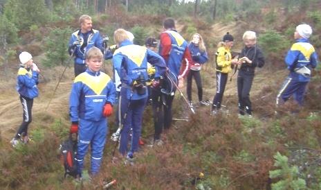 Att träna skidor med DGoIF 2015-2016 Välkommen att träna och lära dig åka skidor med Domnarvets GoIF. Vi har träningar för alla ungdomar från 6 och äldre, oftast i markerna kring Bergebo.