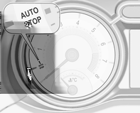 122 Körning och hantering Ett Autostop visas genom att nålen går till AUTOSTOP-läget i varvräknaren. Under ett Autostop fungerar värmen och bromsarna normalt.