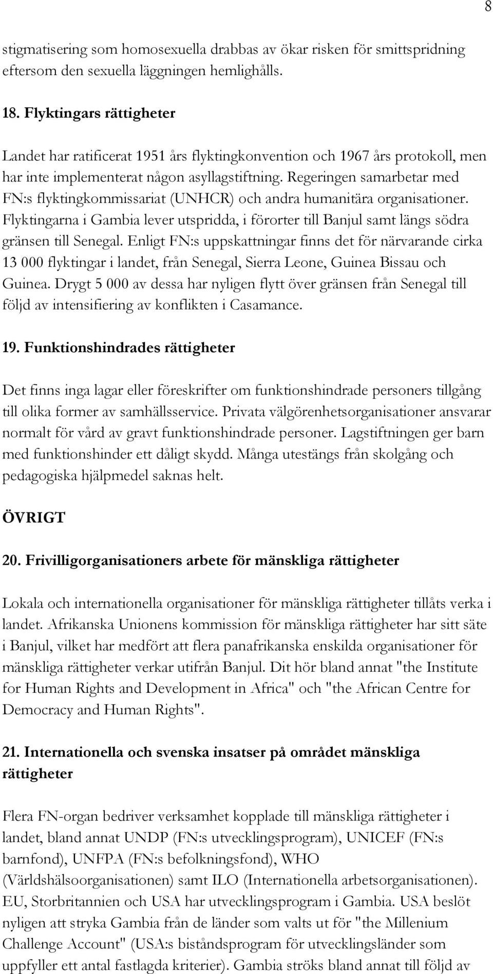 Regeringen samarbetar med FN:s flyktingkommissariat (UNHCR) och andra humanitära organisationer. Flyktingarna i Gambia lever utspridda, i förorter till Banjul samt längs södra gränsen till Senegal.