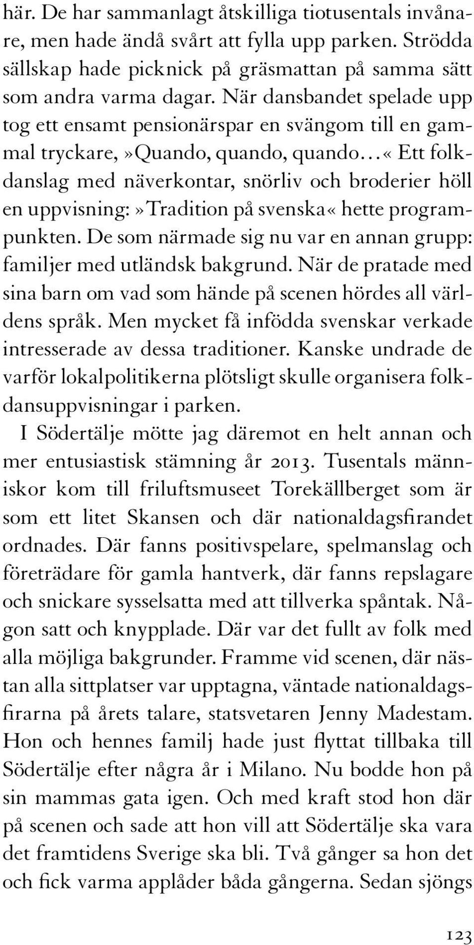 uppvisning:»tradition på svenska«hette programpunkten. De som närmade sig nu var en annan grupp: familjer med utländsk bakgrund.