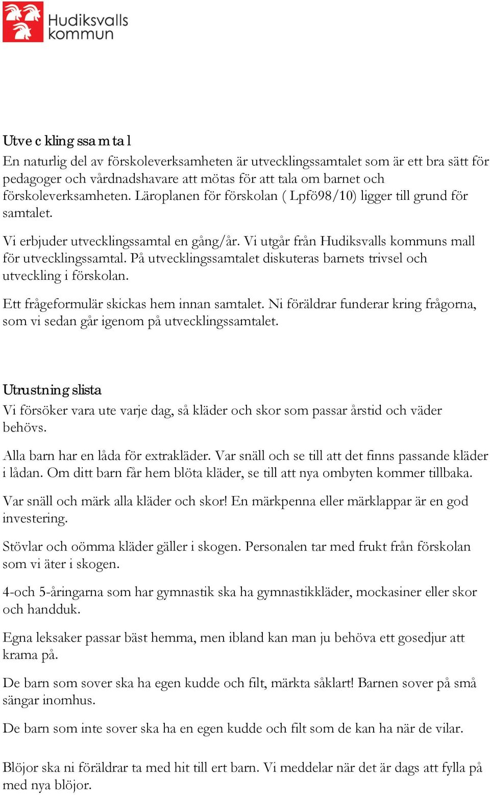 På utvecklingssamtalet diskuteras barnets trivsel och utveckling i förskolan. Ett frågeformulär skickas hem innan samtalet.