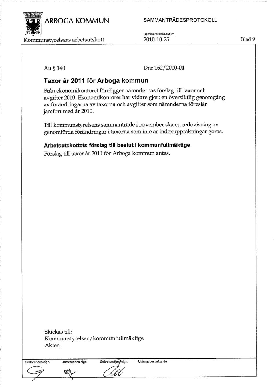 Till kommunstyrelsens sammanträde i november ska en redovisning av genomförda förändringar i taxorna som inte är indexuppräkningar göras.