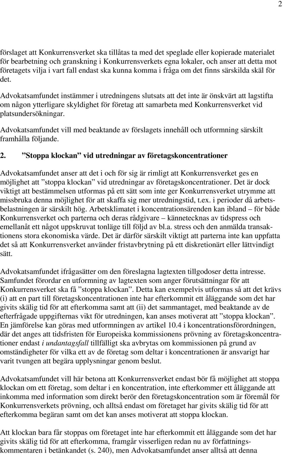 Advokatsamfundet instämmer i utredningens slutsats att det inte är önskvärt att lagstifta om någon ytterligare skyldighet för företag att samarbeta med Konkurrensverket vid platsundersökningar.