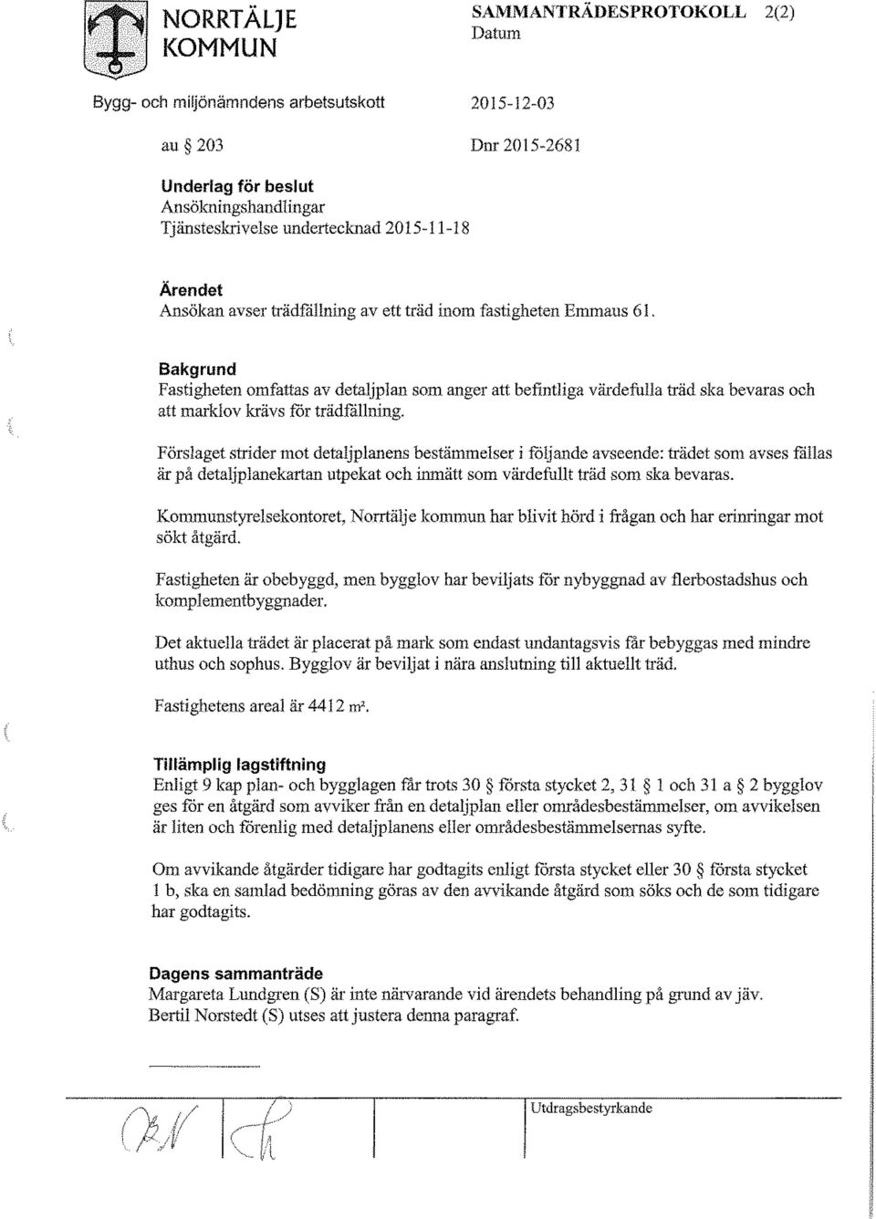 Förslaget strider mot detaljplanens bestämmelser i följande avseende: trädet som avses fällas är på detaljplanekartan utpekat och inmätt som värdefullt träd som ska bevaras.