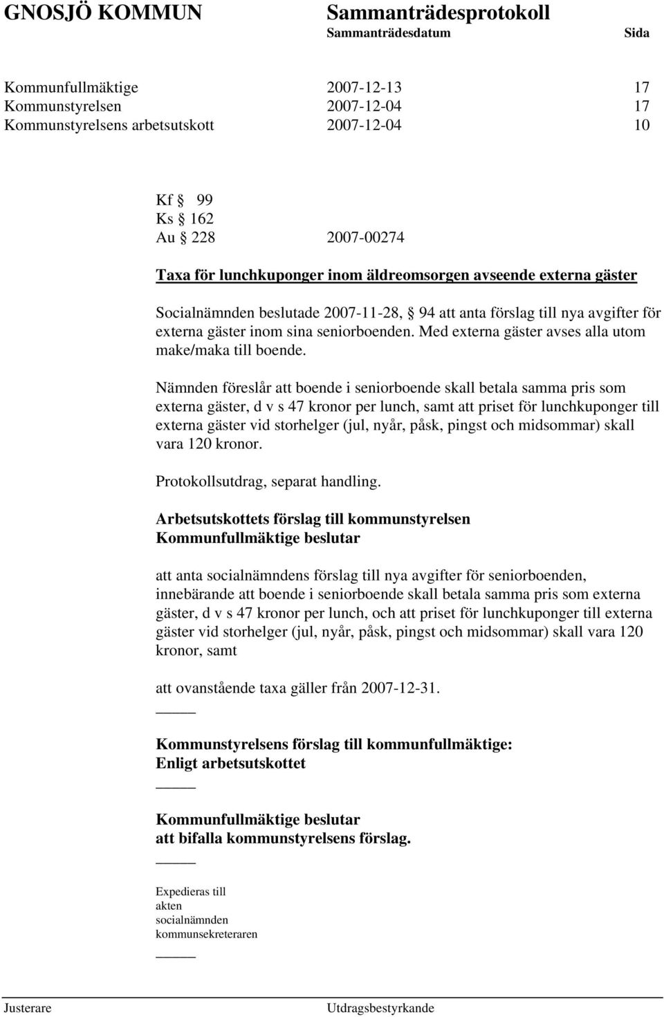 Nämnden föreslår att boende i seniorboende skall betala samma pris som externa gäster, d v s 47 kronor per lunch, samt att priset för lunchkuponger till externa gäster vid storhelger (jul, nyår,