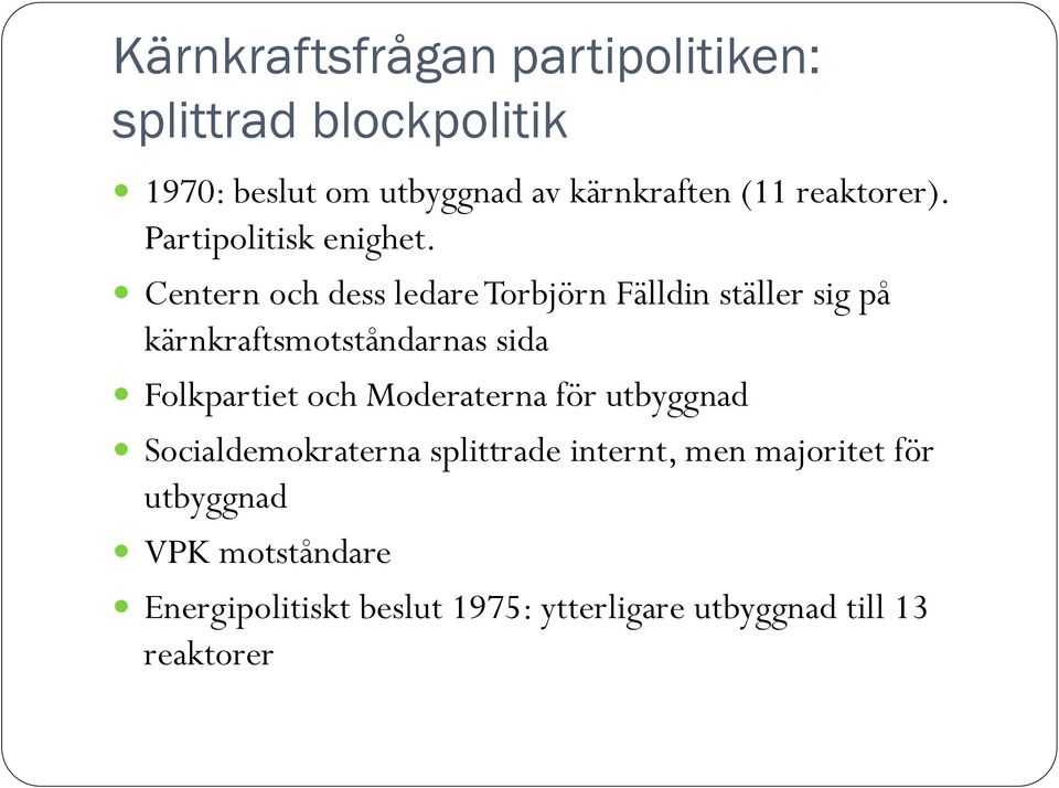 Centern och dess ledare Torbjörn Fälldin ställer sig på kärnkraftsmotståndarnas sida Folkpartiet och