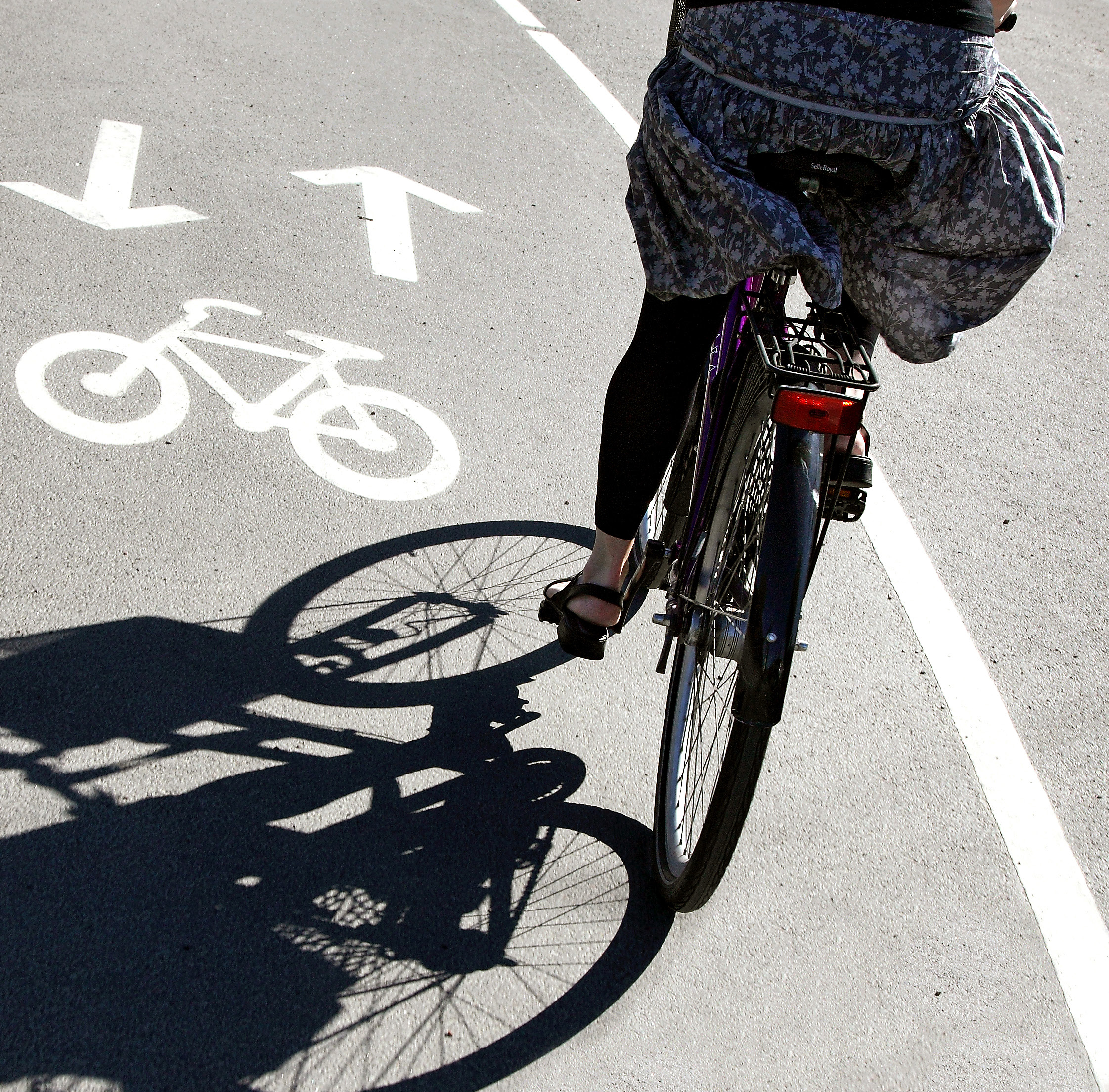 På vintern kan fler än hälften av singelolyckorna relateras till vägunderlaget. Läs mer om detta i kapitlet Cykeltrafik under Drift och underhåll.