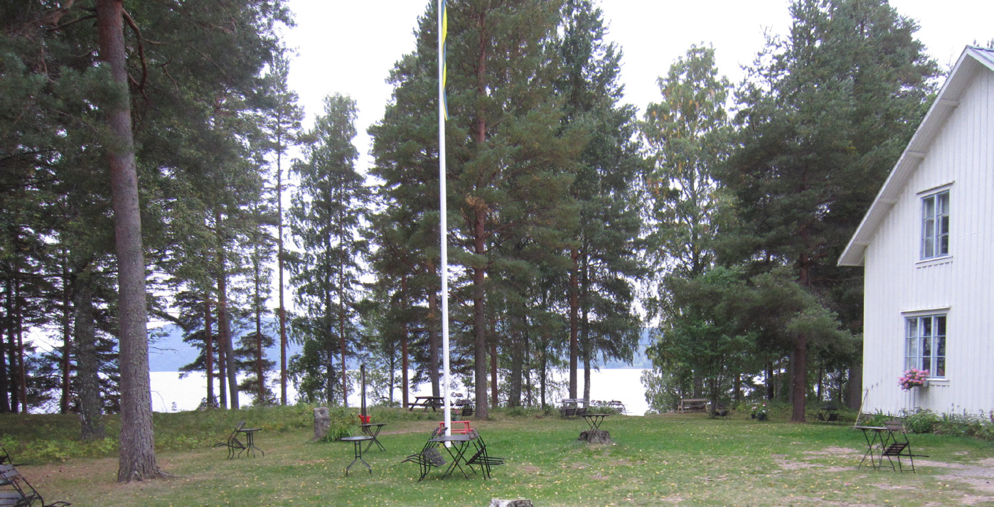 Planbeskrivning Förutsättningar och förändringar Topografi/ Mark och grönska Fastigheten ligger strax nedanför Lysvik kyrka med utsikt mot Övre Fryken.