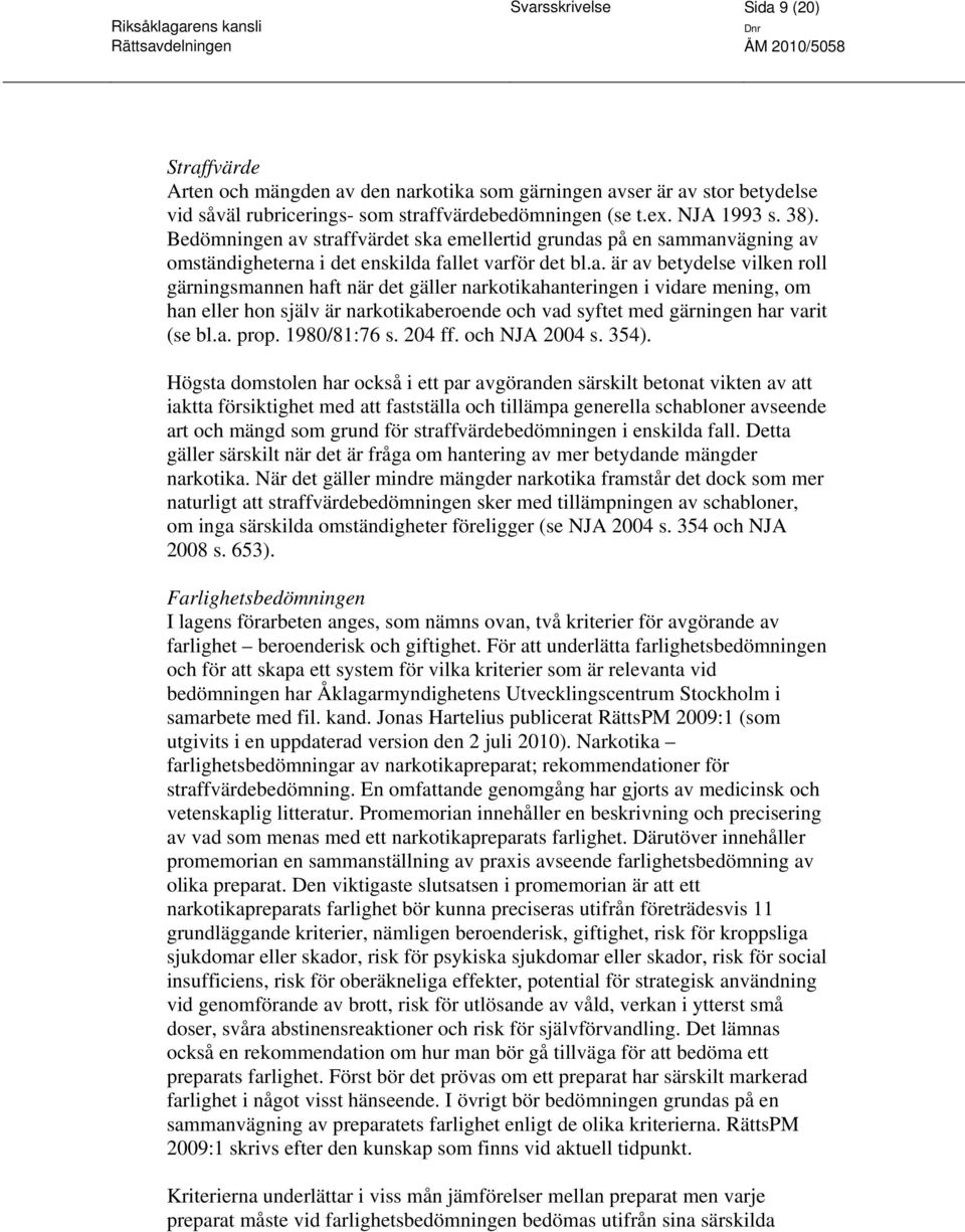 straffvärdet ska emellertid grundas på en sammanvägning av omständigheterna i det enskilda fallet varför det bl.a. är av betydelse vilken roll gärningsmannen haft när det gäller narkotikahanteringen i vidare mening, om han eller hon själv är narkotikaberoende och vad syftet med gärningen har varit (se bl.