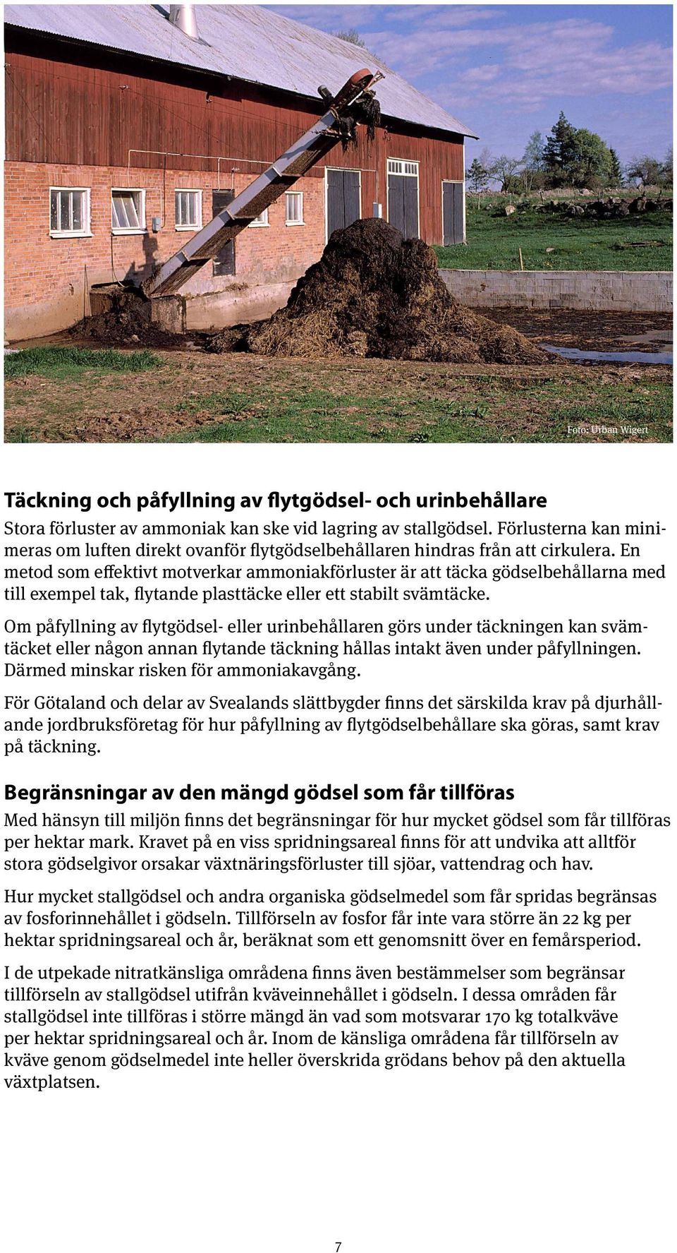 En metod som effektivt motverkar ammoniakförluster är att täcka gödselbehållarna med till exempel tak, flytande plasttäcke eller ett stabilt svämtäcke.